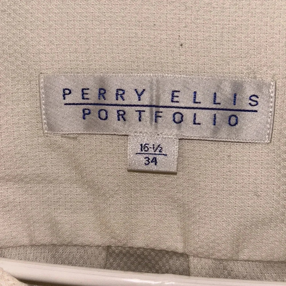 😍Men’s perry Ellis 100% cotton button down, size 16 1/2 34. - Picture 3 of 5
